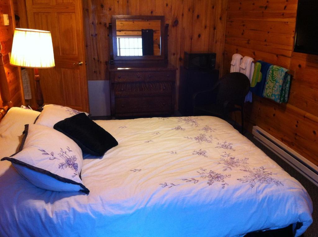 Lake Lauzon Resort Blind River Стая снимка