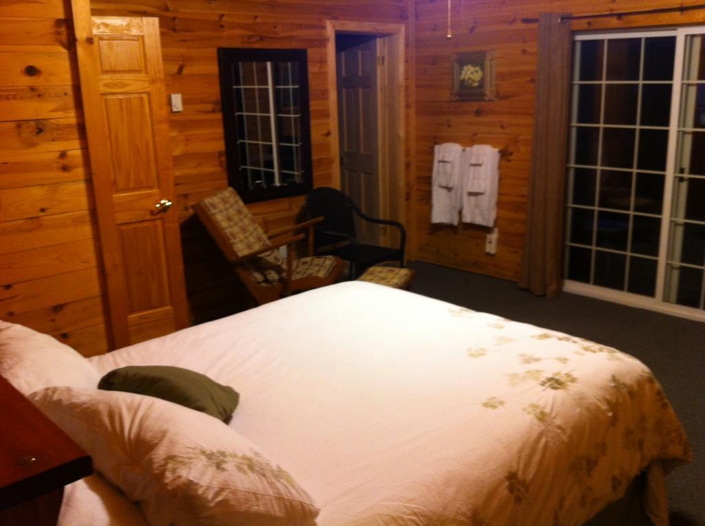 Lake Lauzon Resort Blind River Стая снимка